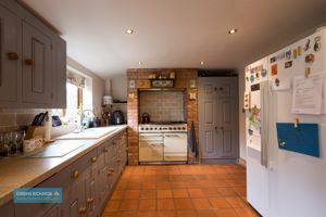 Kitchen/Breakfast Room- click for photo gallery
